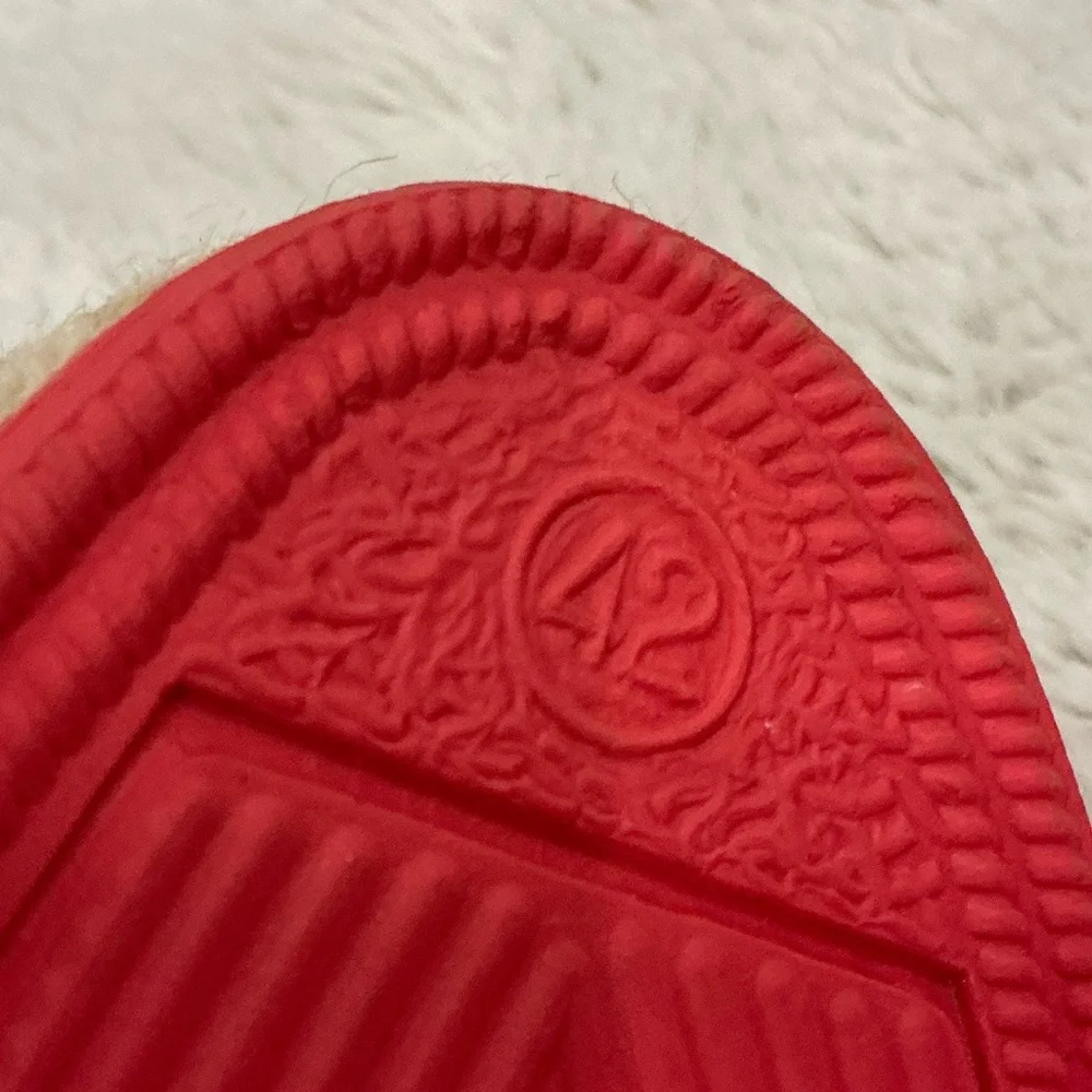 Toni Pons 42 (Unisex / Women’s 11-11.5 / Men’s 9) never worn